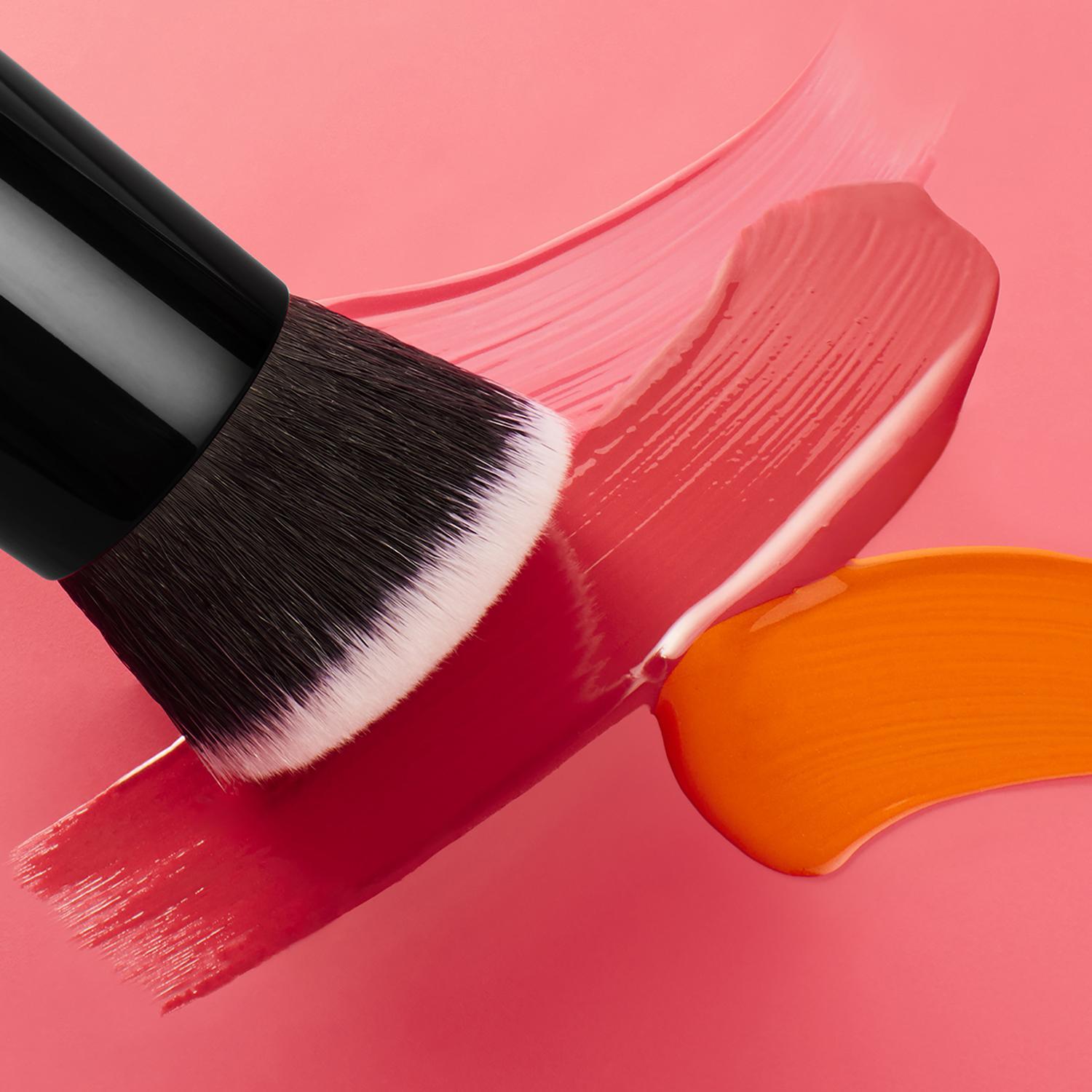 E.L.F. LIQUID BLUSH BRUSH (BROCHA SUAVE Y ANGULAR PARA RUBOR)